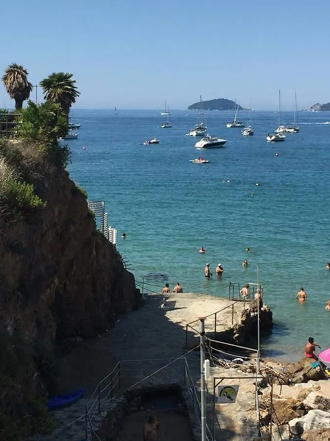 Guest house Affittacamere La Baia Di Lerici Italy
